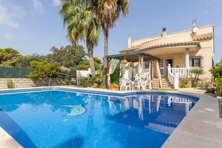 Ferienhaus für 8 Personen, mit Balkon und Garten sowie Pool in Riumar