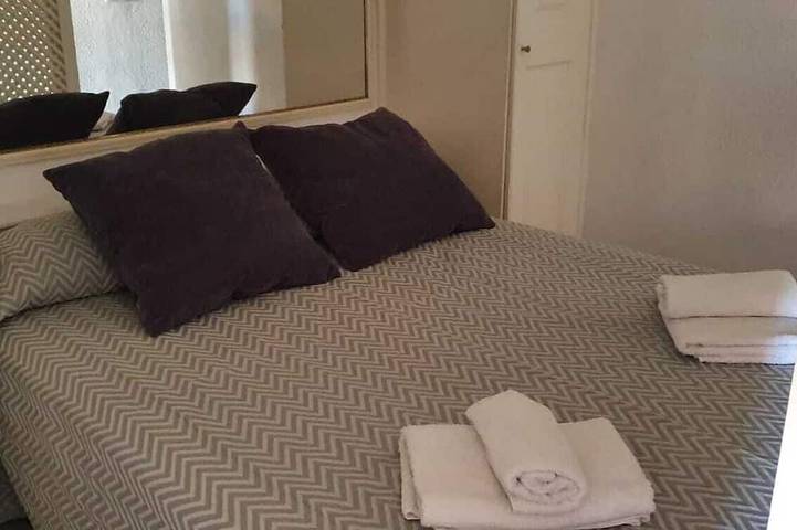 Entire apartment, Apartment Tenerife Sur - beachfront Las Americas - pool - air cond in Playa de las Américas, Arona