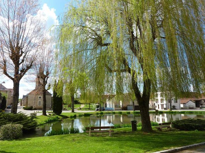 Gîte pour 2 personnes, avec Terrasse ainsi que Jardin et Vue dans Prenois