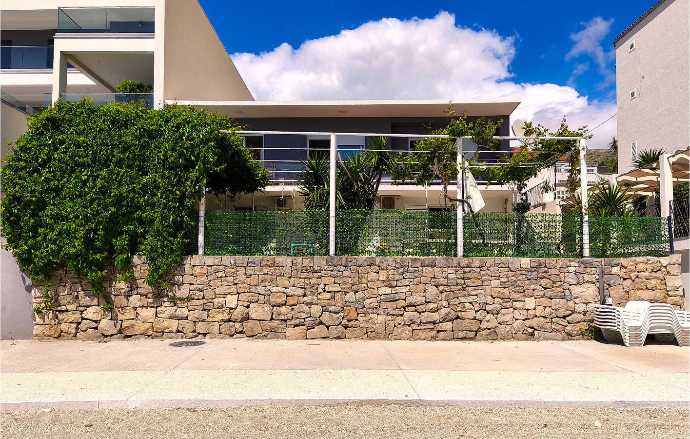 Gemütliche Ferienwohnung mit Terrasse, WLAN und Parkplatz – 1 km vom Strand entfernt in Podstrana, Split-Dalmatien