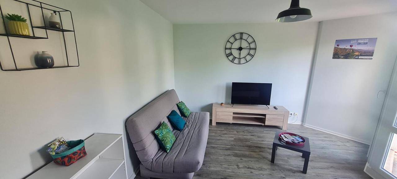 Appartement entier, One-Bedroom Apartment in Vals-près-le-Puy, Haute-Loire