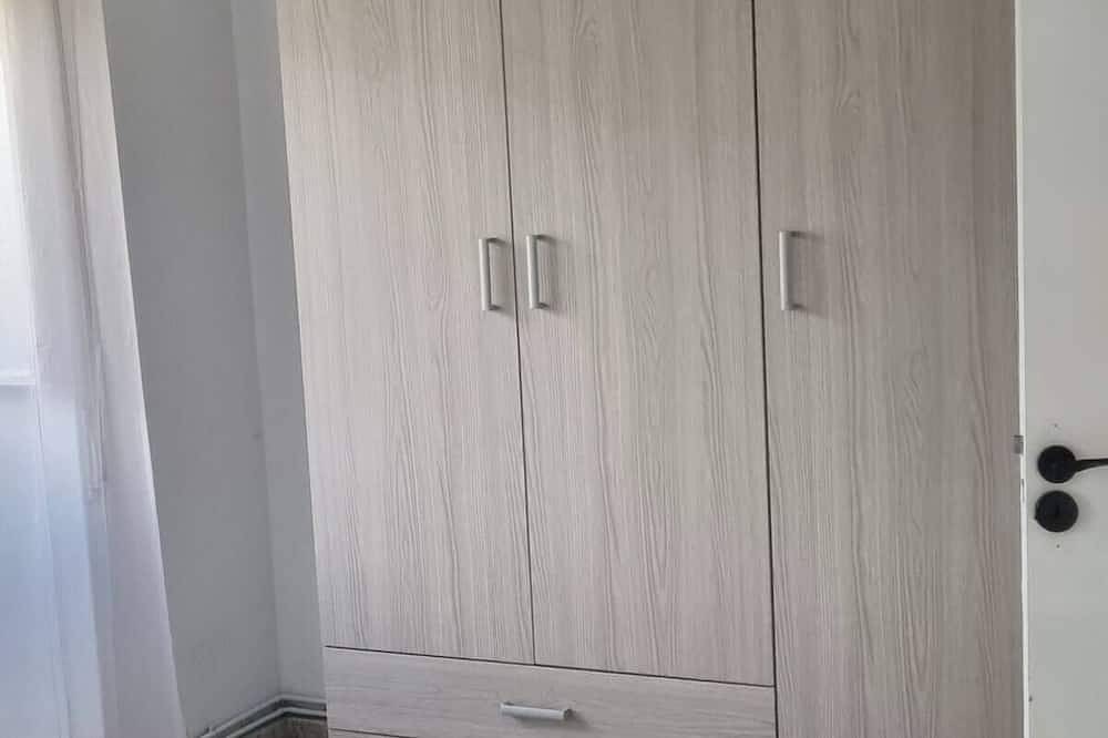 Entire apartment, First floor apartment of 85 m² (85 sqm), 3 rooms with yard in San Salvador de Poio, Poio