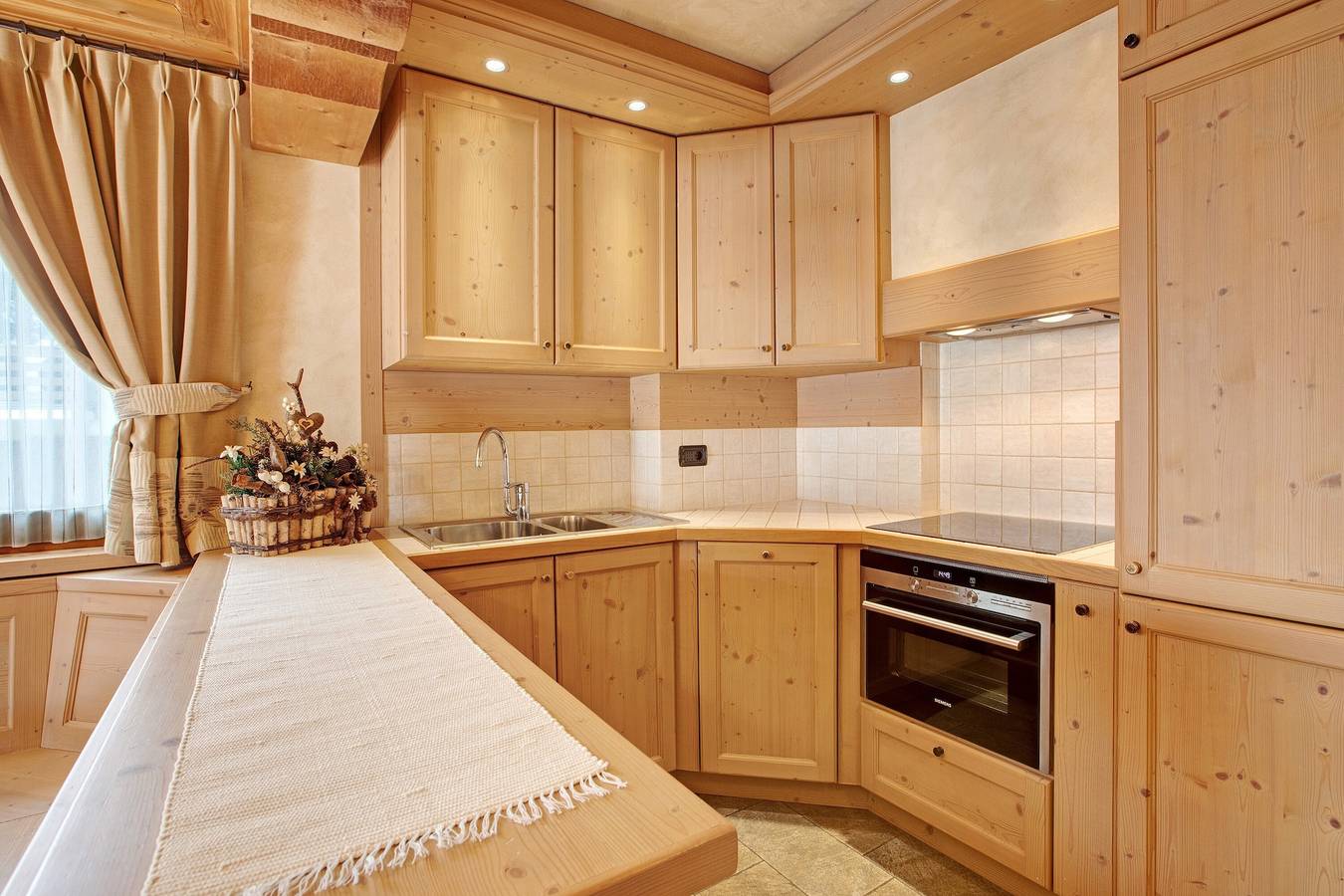 Ganze Wohnung, Ferienwohnung 'Genziana' mit Bergblick, privater Terrasse und Wi-Fi in Santa Caterina Valfurva, Valfurva