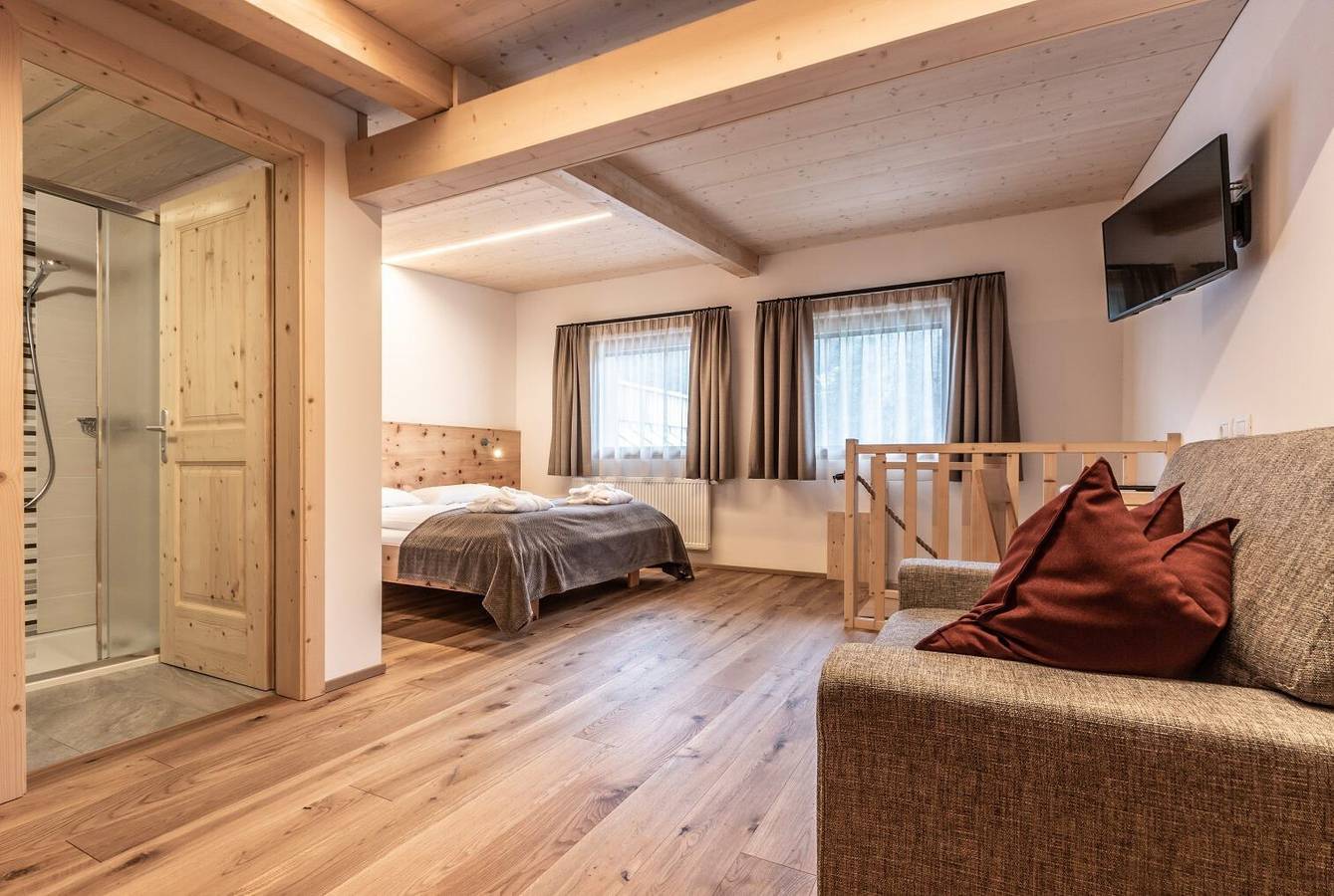 Ganze Wohnung, Ferienwohnung "Le Table E" mit Bergblick, Garten und Wlan in San Vigilio di Marebbe, Enneberg