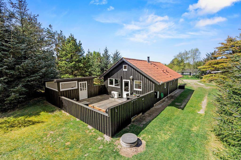 Gemütliches Ferienhaus mit Kamin im Grünen von Blåvand in Blavand, Varde