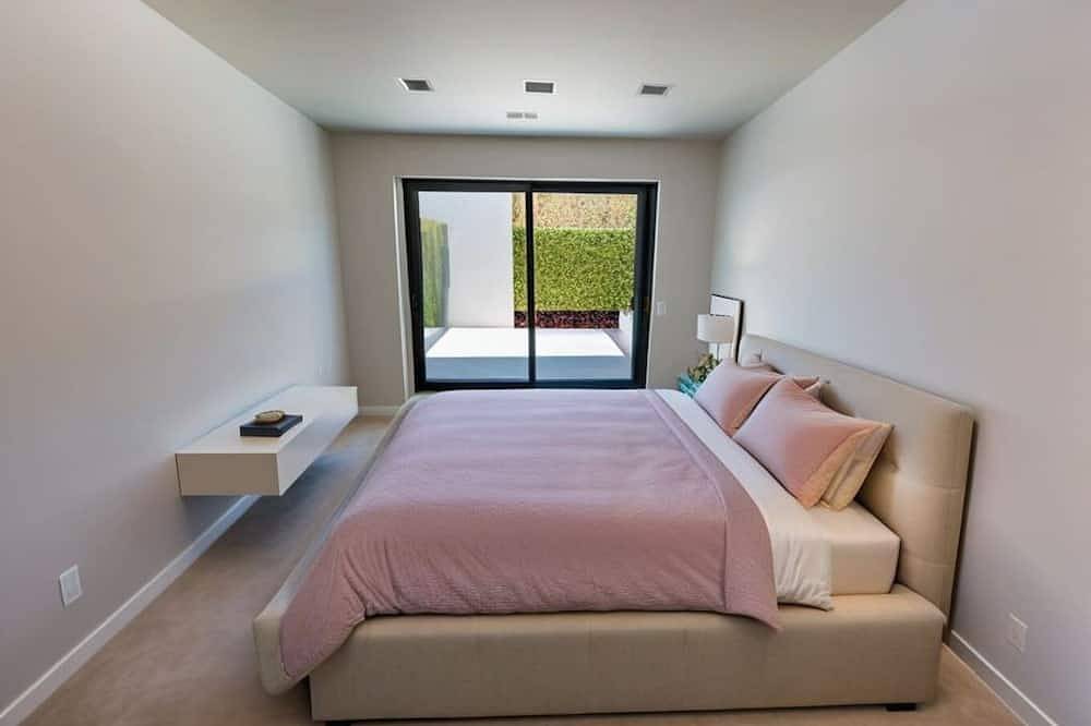 Entire apartment, Luxury studio accommodation for 4 people in Würzburg! in Würzburg, Romantische Straße