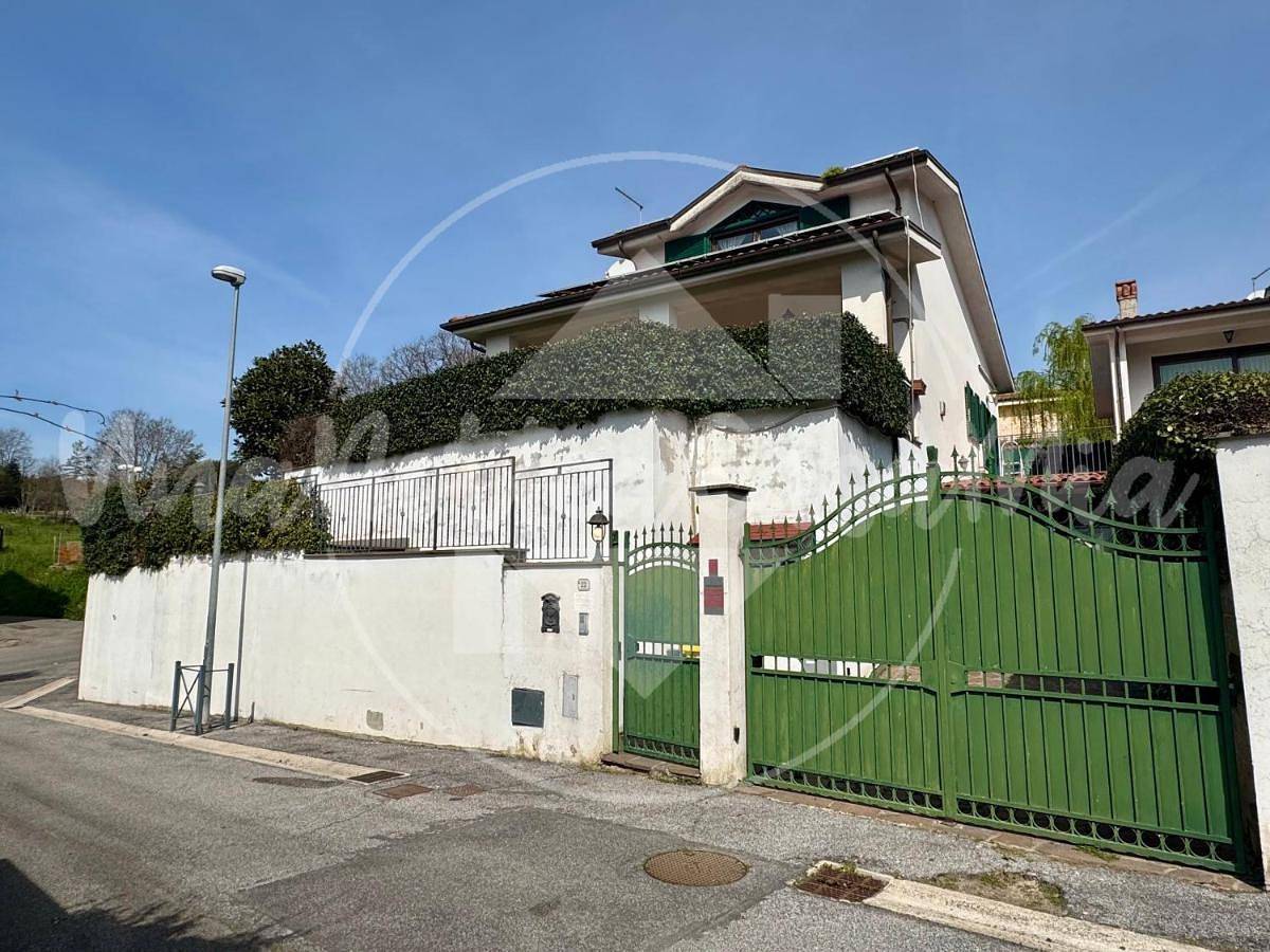 Villa in Sacrofano, Provincia di Roma