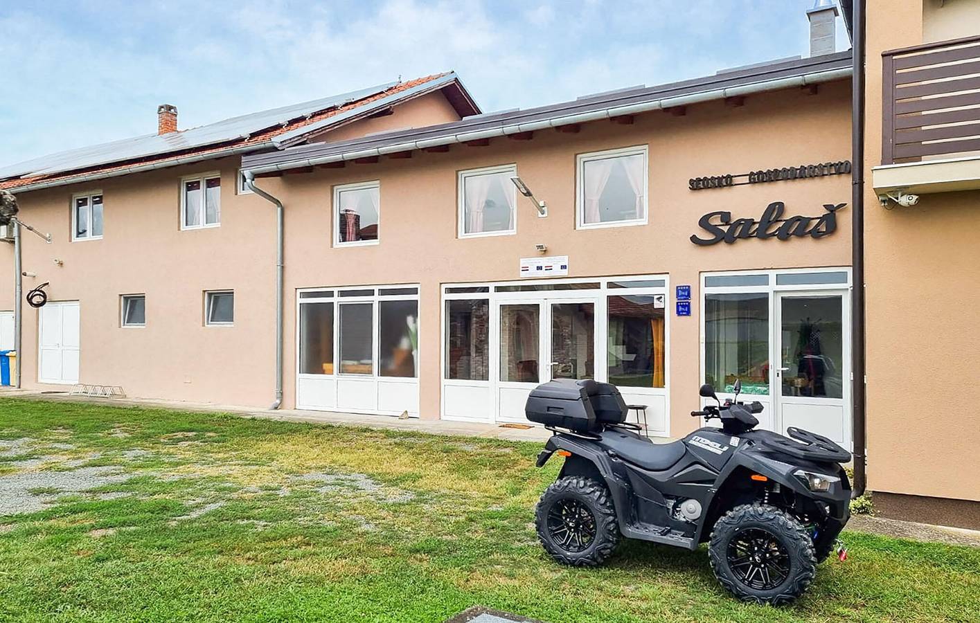 Gemütliche 42 m² große Wohnung mit Terrasse, WLAN, Klimaanlage und Parkplatz in Brod-Posavina
