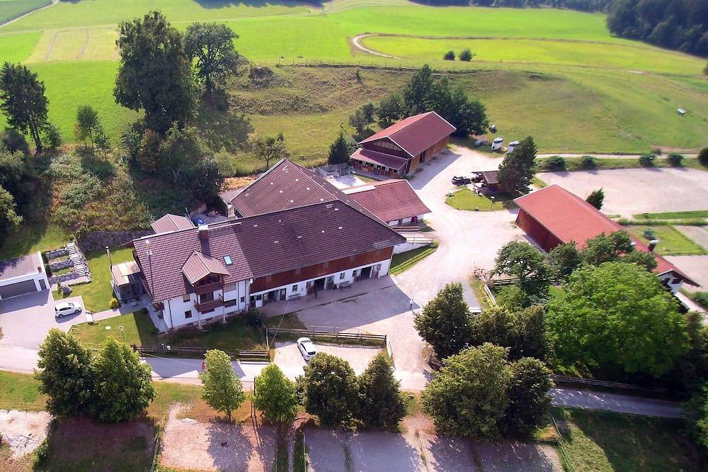 Idyllisches, großzügiges Landhaus in Weilerlage südöstlich von München in Aying, Oberbayern