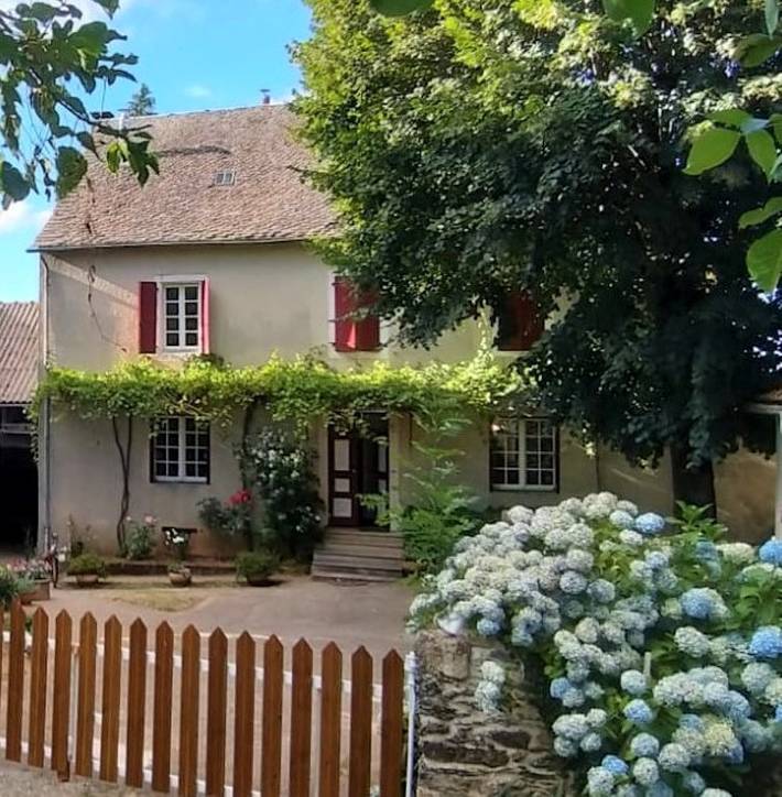 Gîte pour 12 personnes, avec terrasse ainsi que jardin et piscine, animaux acceptés dans l' Aveyron - 2