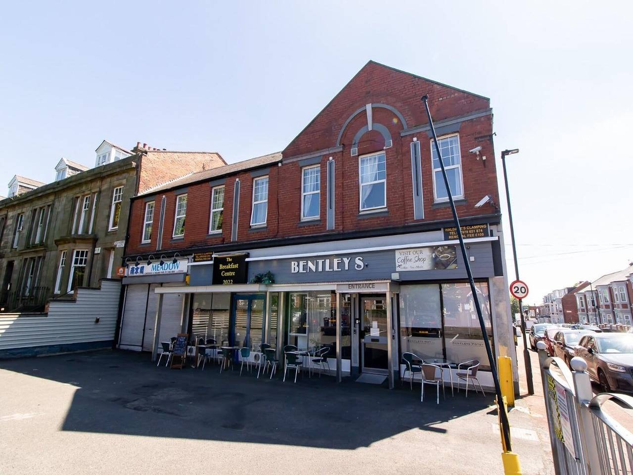 Entire apartment, Oyo Bentleys Hotel Standard Single Room - Shared in Newcastle upon Tyne, Tyne and Wear