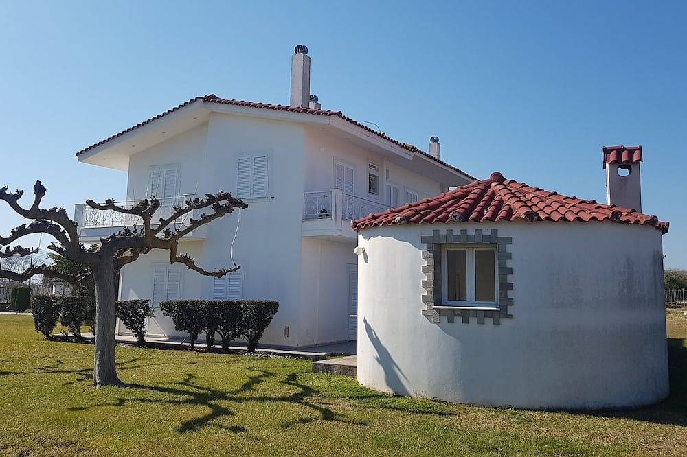 Silver Villa Raches, Sky, next to the Sea. in Fthiotida