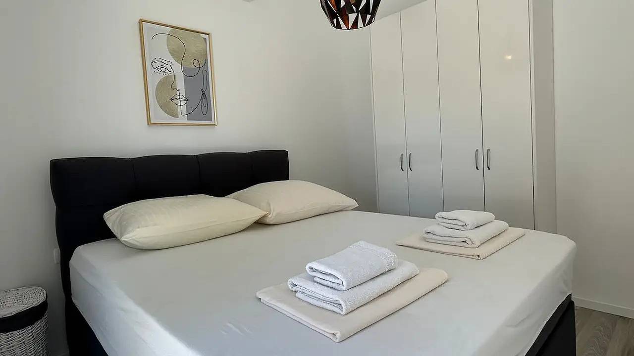 Geheel vakantieappartement, Vakantieappartement voor 3 personen met terras in Baška Voda, Makarska Riviera