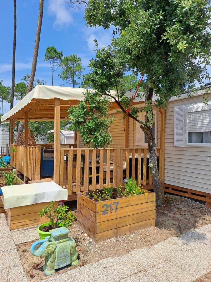 Camping pour 6 personnes, avec Terrasse et Piscine