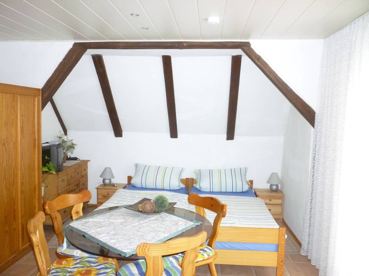 Gasthaus - Pension Am Buchberg - Mehrbettzimmer mit Balkon in Mönchsdeggingen, Bayerisch Schwaben