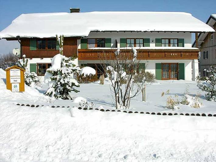 Ferienhaus für 4 Personen, mit Balkon und Garten in Roßhaupten