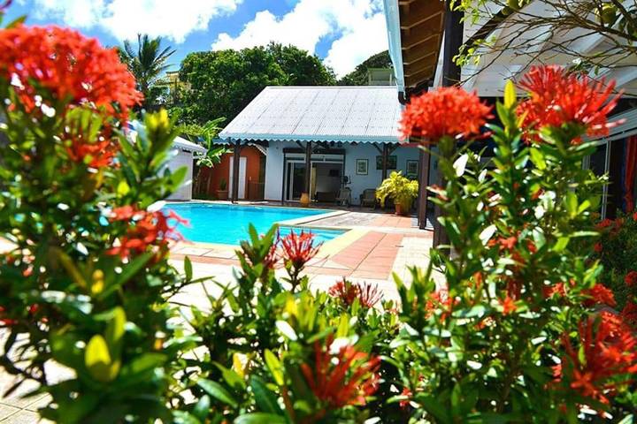 Villa pour 8 personnes, avec jardin et piscine