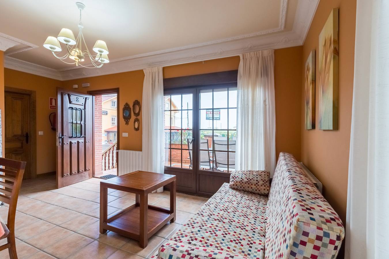 Apartamento entero, Apartamento 'Antonio Apto2' con vistas a la montaña, terraza privada y Wi-Fi in Ubiarco, Santillana del Mar