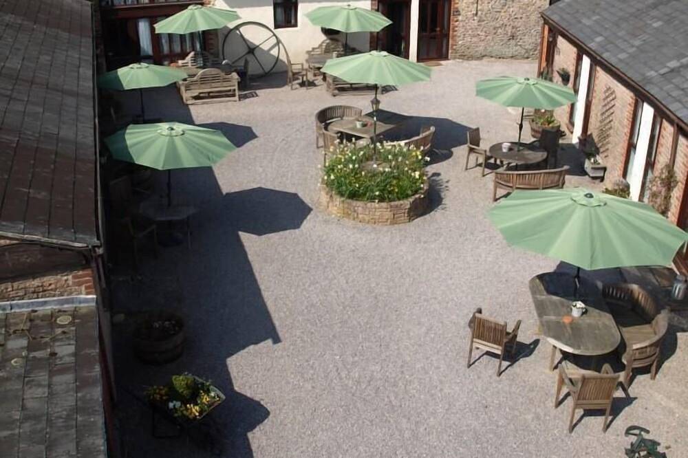 Smugglers Cottage - Logburner, Indoor Pool, Spa, Sauna Access , Alpacas! - sleeps 2 guests  in 1 bed in Dorset