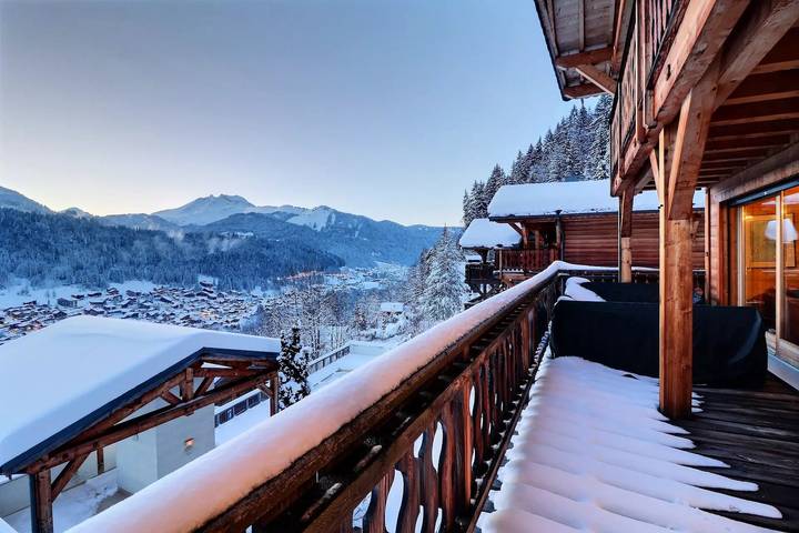 Chalet voor 8 personen, met balkon en zwembad in Morzine