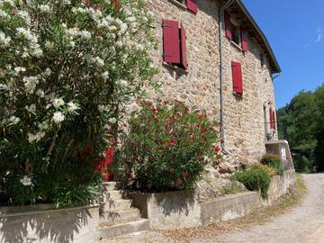 Gîte pour 3 personnes, avec jardin et terrasse à Gluiras