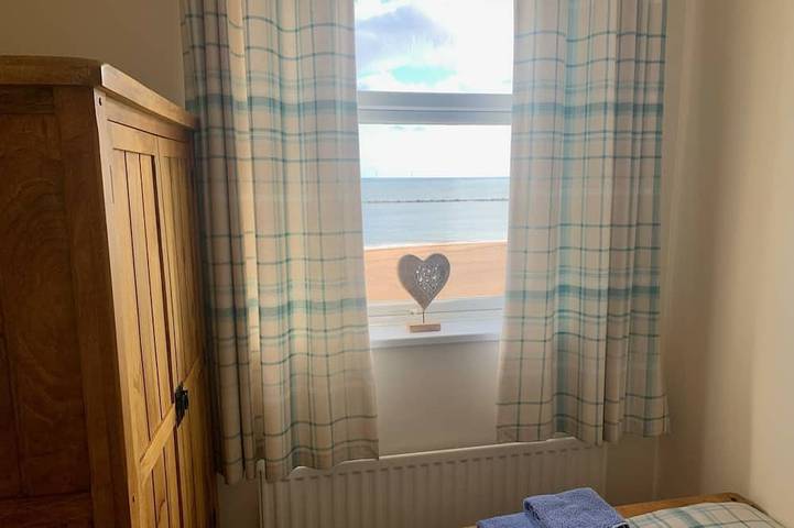 'Bay View' Absolute Seafront 3 Bedroom House with Breath-taking Sea Views. in Newbiggin-by-the-Sea, Northumberland