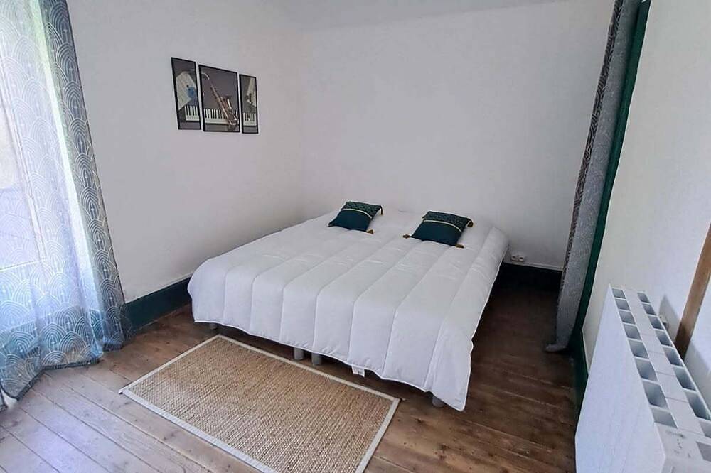 Gîte dans un Domaine de 5 h. à 5 minutes de la Loire à vélo & du canal de Berry in Jouet-sur-l'Aubois, Saint-Amand-Montrond