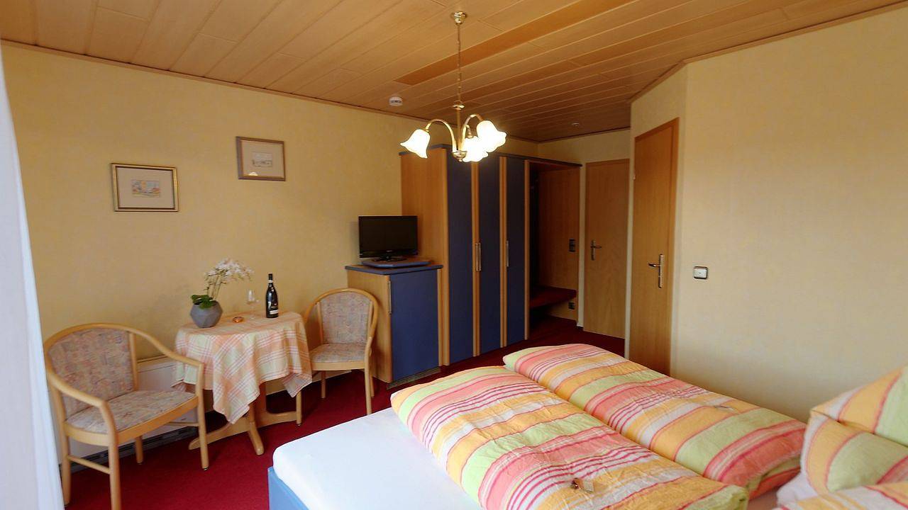 Doppelzimmer für 3 Personen in Hagnau in Hagnau am Bodensee, Region Bodensee-Oberschwaben