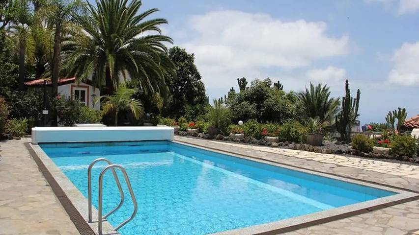 Bungalow para 2 personas, con jardín y piscina en La Palma