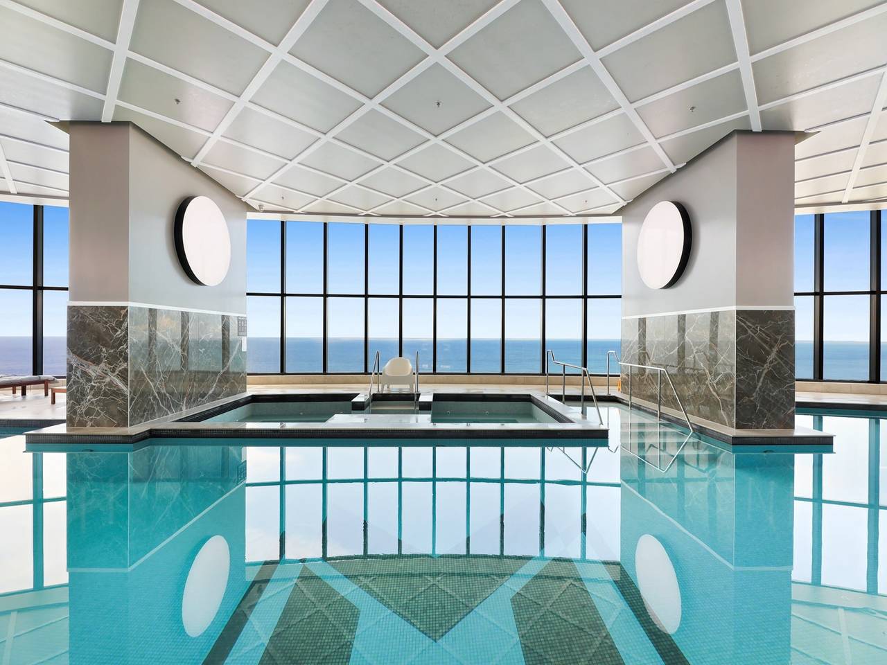 Entire apartment, Luxe Oceanfront 1-Bed High Rise with Pool & Gym in Surfers Paradise, Gold Coast City