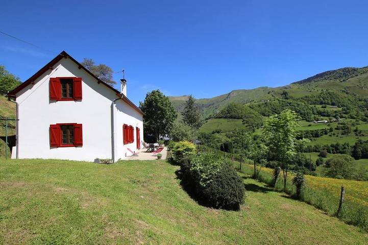Location de vacances pour 6 personnes, avec jardin à Sainte-Engrâce