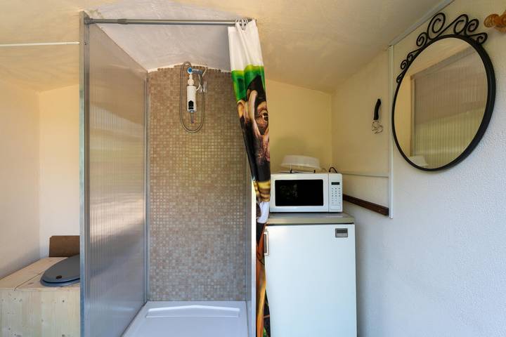 Caravana 'Cocoon Insolite' con terraza privada y Wi-Fi in Pernes-les-Fontaines, Parque natural regional del Mont Ventoux