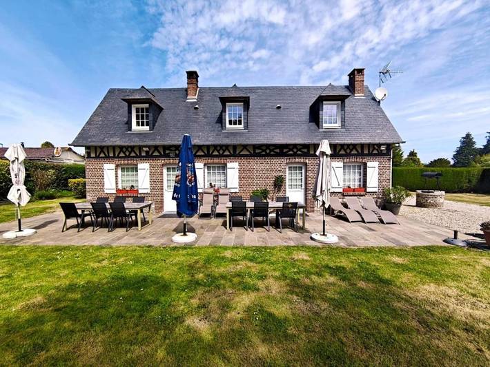 Location de vacances pour 8 personnes, avec terrasse à Néville