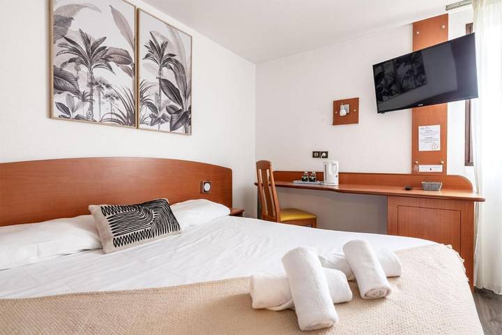 Hôtel pour 3 personnes, avec jardin ainsi que piscine et terrasse, animaux acceptés à Saint-Laurent-des-Vignes - 3