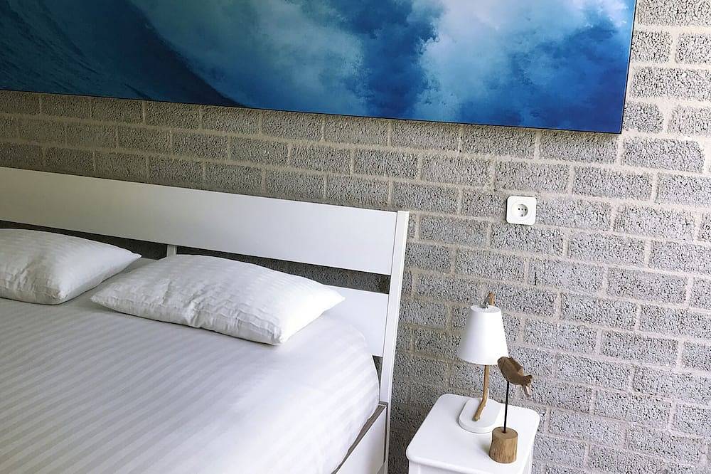 Komplett renovierter, interessant eingerichteter Bungalow mit gemütlich gestaltetem Garten. in Ouddorp, Goeree-Overflakkee