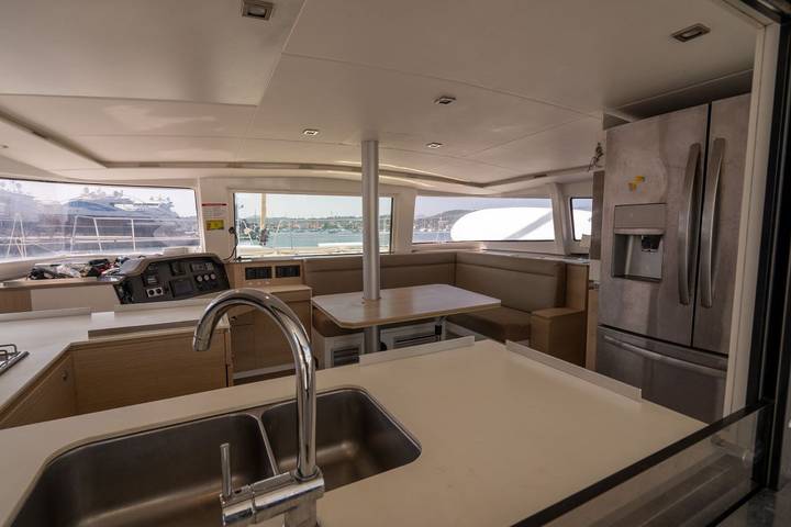 Bateau pour 8 personnes dans Port Pin Rolland - 3