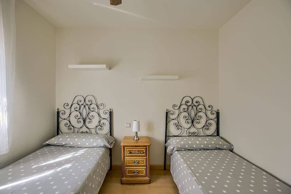 Rural house Higueras, with swimming pool and barbecue. (Suitable for pets). in Santa María de la Alameda, Madrid Province