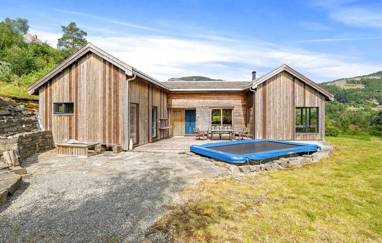 Ferienhaus für 12 Personen mit Terrasse in Hjelmeland
