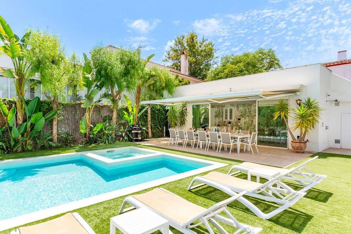 Chalet para 19 personas, con Jacuzzi y Terraza además de Jardín y Piscina en Provincia de Barcelona
