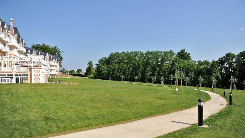 Location de vacances pour 4 personnes, avec balcon/terrasse et piscine à Bagnoles-de-l'Orne