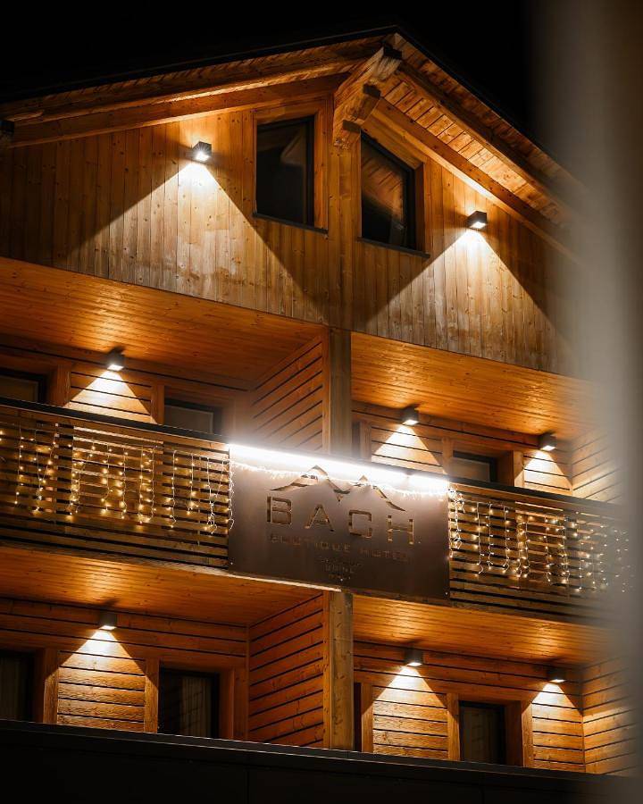 Bach Boutique Hotel in Sappada, Karnischer Hauptkamm