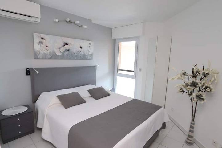 Gîte pour 4 personnes, avec jacuzzi et terrasse dans Port Santa-Lucia - 2