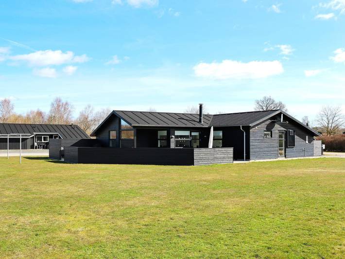Ferienhaus für 8 Personen, mit Whirlpool und Terrasse sowie Sauna in Øster Hurup
