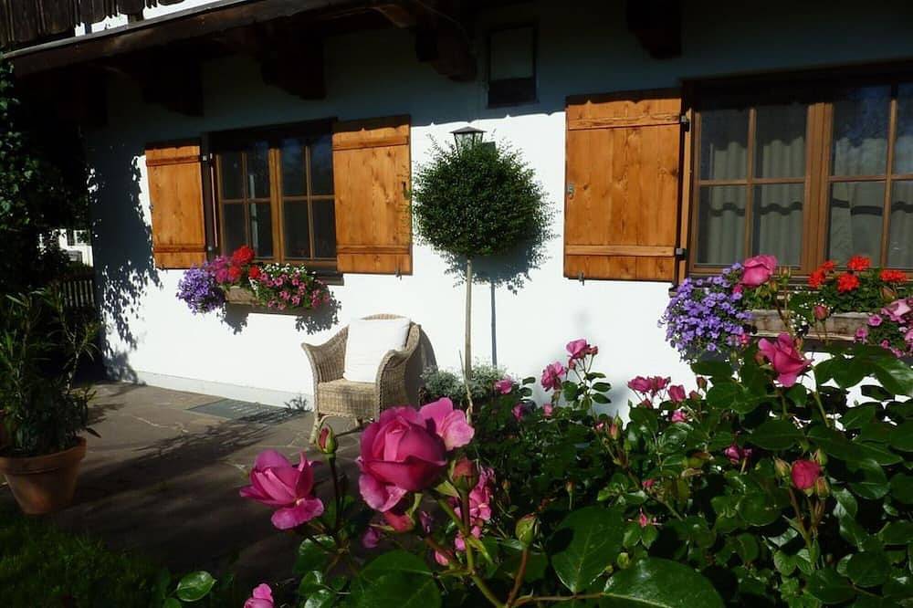 Ganze Wohnung, Heissbauer Rosentraum, Bergblick, zentral, ideal für Ausflüge mit Auto, Bike. in Wackersberg, Tölzer Land