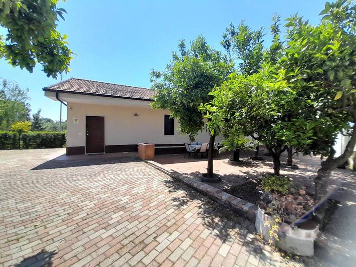 B&b per 2 persone, con giardino e terrazza nonché panorama a Battipaglia