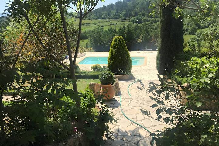 Gîte pour 2 personnes, avec jardin et piscine à Bras
