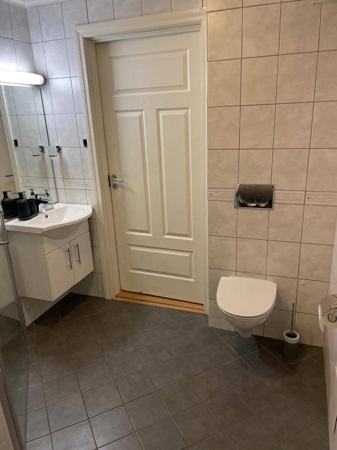 Ferienwohnung für 2 Personen, mit Garten und Seeblick sowie Balkon und Ausblick in Fjell - 4