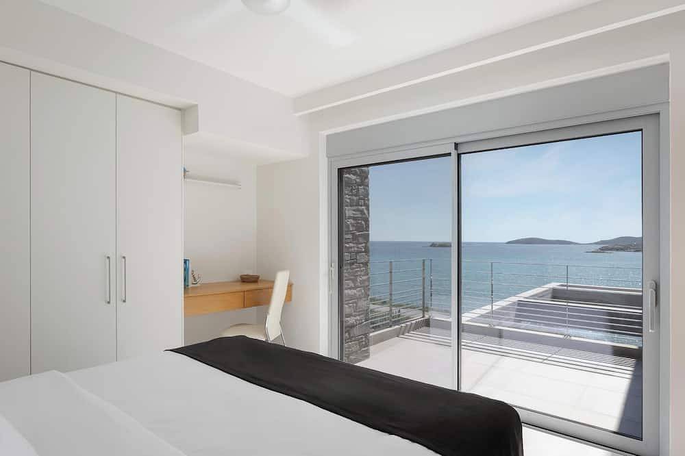 Luxurious Seafront Villa Karystos in Euböa