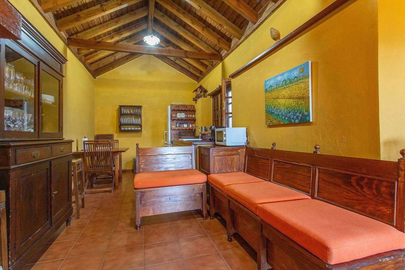 Apartamento entero, Apartamento vacacional 'El Pajar De Inés' con vistas al mar, terraza privada y Wi-Fi in La Orotava, Tenerife Norte