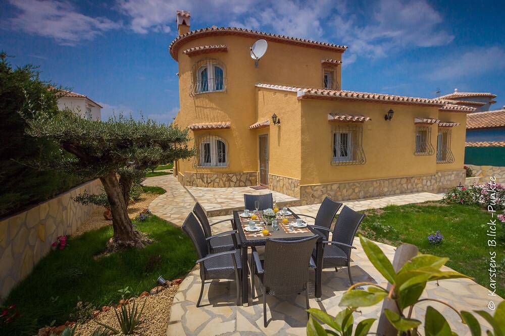 Villa de luxe Inge 400 sur la plage, grand jardin, pr. Piscine chauffée, climatisation, BBQ, terrasse, WiFi in Almadrava, Costa Blanca